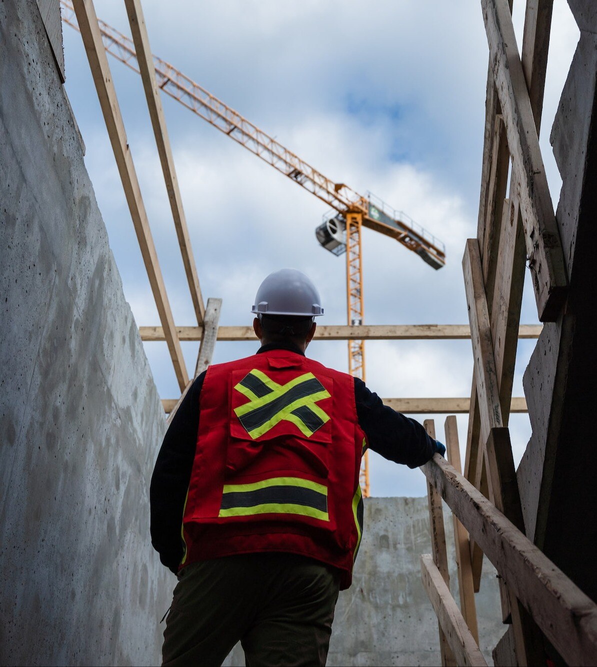 Worker - Crane Banner